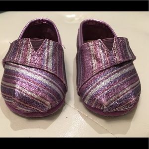 Tom’s sparkly purple shoes size 3T